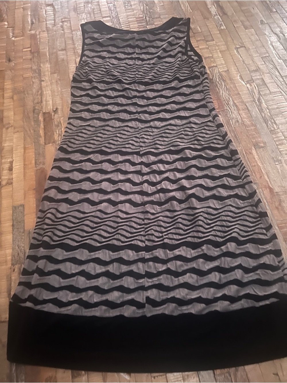 Papillon Blanc Black and Gray Wave-Striped Dress